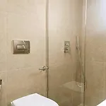 Stylish Retreat With Balcony, Steps To Seafront! Apartmán Vlorë