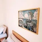 Stylish Retreat With Balcony, Steps To Seafront! Apartmán Vlorë