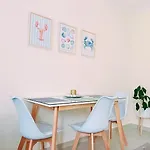 Apartmán Stylish Retreat With Balcony, Steps To Seafront! Vlorë