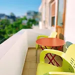 Apartmán Stylish Retreat With Balcony, Steps To Seafront! Vlorë
