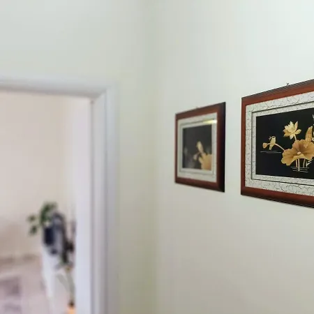 דירה Stylish Retreat With Balcony, Steps To Seafront! *