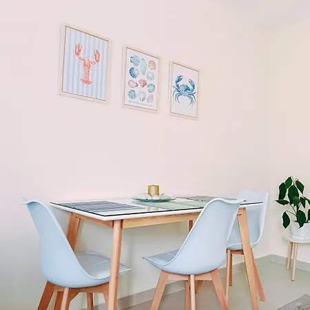 דירה Stylish Retreat With Balcony, Steps To Seafront! Vlorë