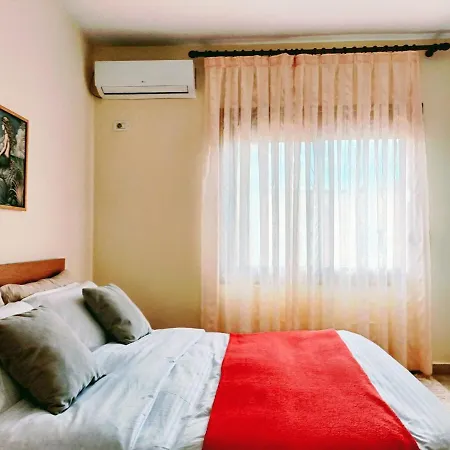 Stylish Retreat With Balcony, Steps To Seafront! * Vlorë