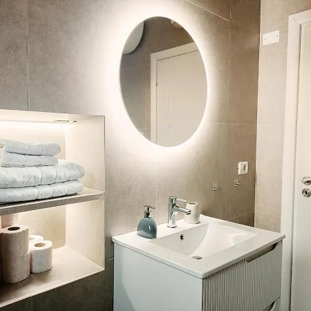 Appartamento Stylish Retreat With Balcony, Steps To Seafront! *