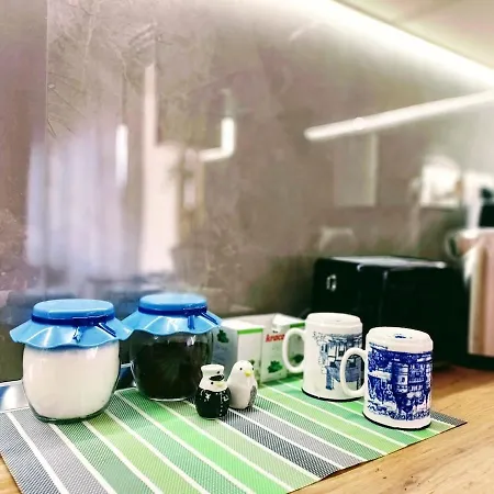 Stylish Retreat With Balcony, Steps To Seafront! *