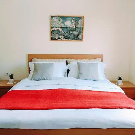 Stylish Retreat With Balcony, Steps To Seafront! Vlore