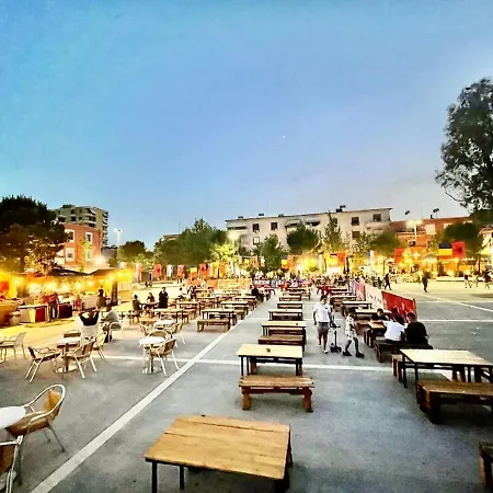 Apartment Stylish Retreat With Balcony, Steps To Seafront! Vlore