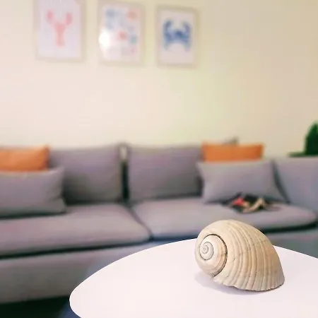 Stylish Retreat With Balcony, Steps To Seafront! Apartment