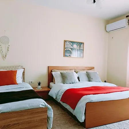 Stylish Retreat With Balcony, Steps To Seafront! *