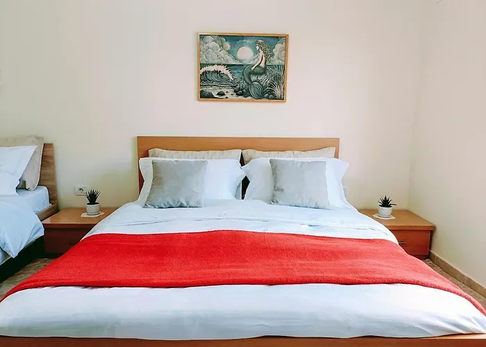 Stylish Retreat With Balcony, Steps To Seafront! Vlorë