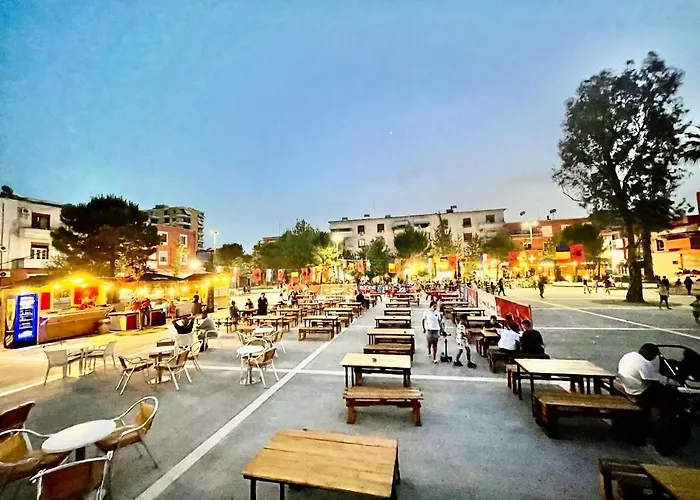 Appartamento Stylish Retreat With Balcony, Steps To Seafront! Vlorë