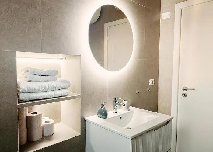 Appartamento Stylish Retreat With Balcony, Steps To Seafront! *