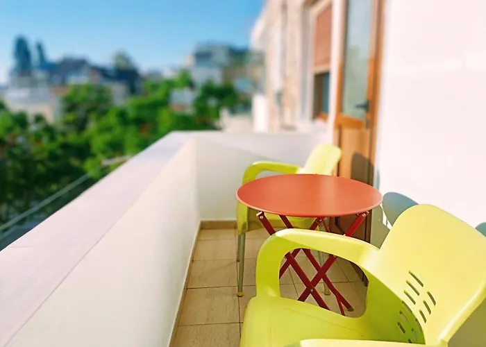 Appartamento Stylish Retreat With Balcony, Steps To Seafront! Vlorë